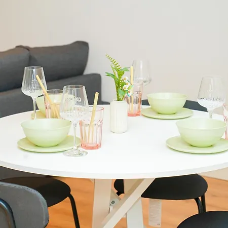 Appartamento Stylish 1br & 1lr Apt, 15 Min Walk To Center