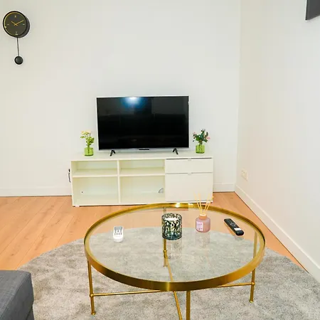 Stylish 1br & 1lr Apt, 15 Min Walk To Center Appartamento Gand